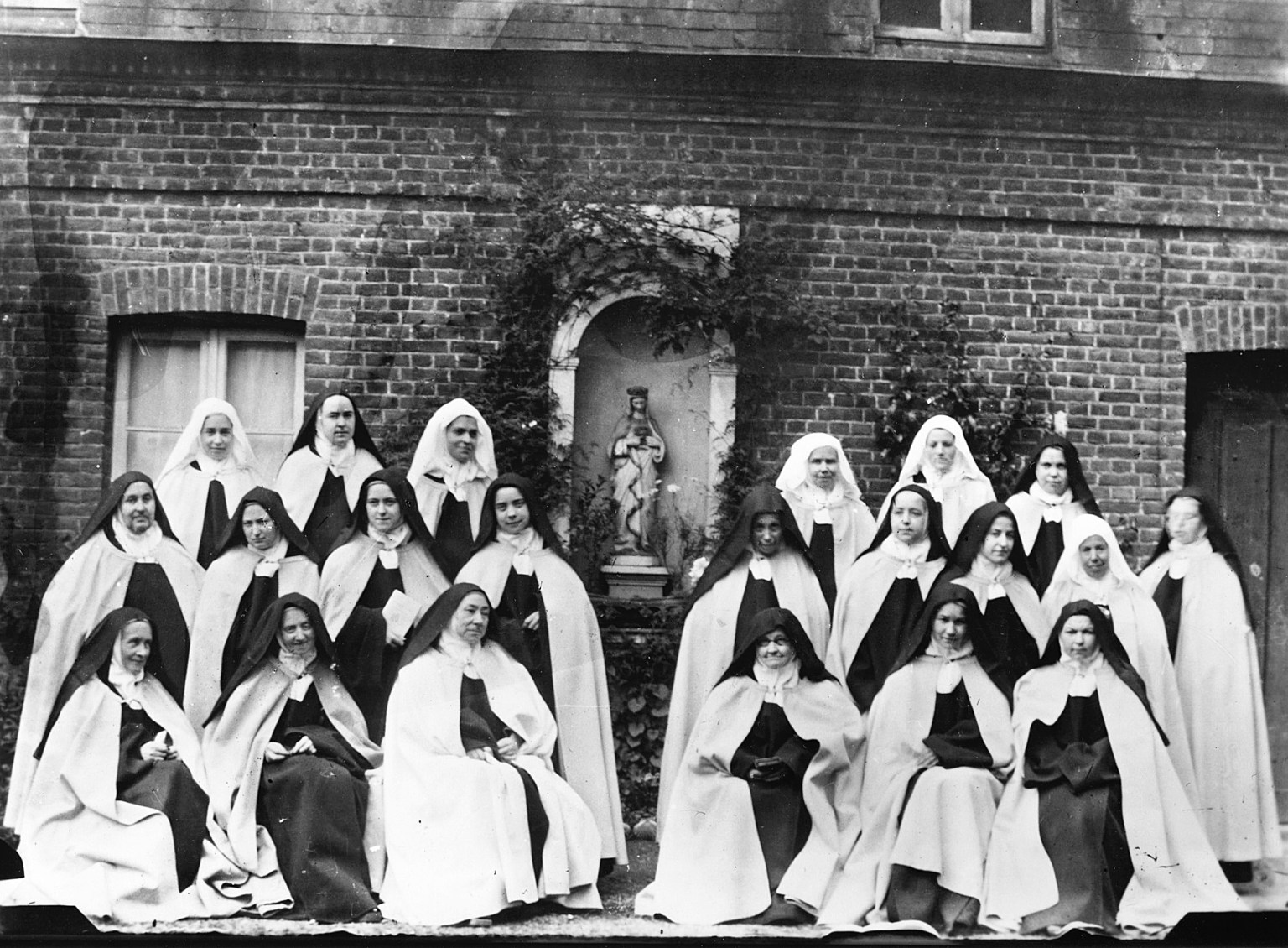 God Cherishes Simplicity A Brief Account of the Life of SAINT THÉRÈSE OF LISIEUX (French, 1873