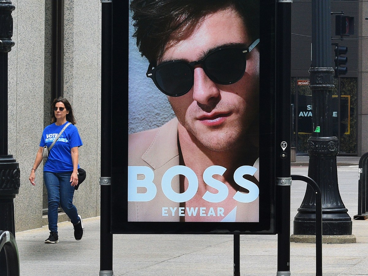 My Street Photography: SIGNS OF THE TIMES II. (44 Photos).